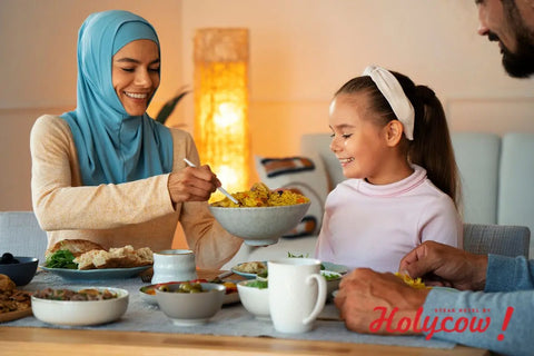 keluarga yang sedang makan sahur