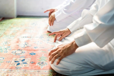 muslim yang sedang salat