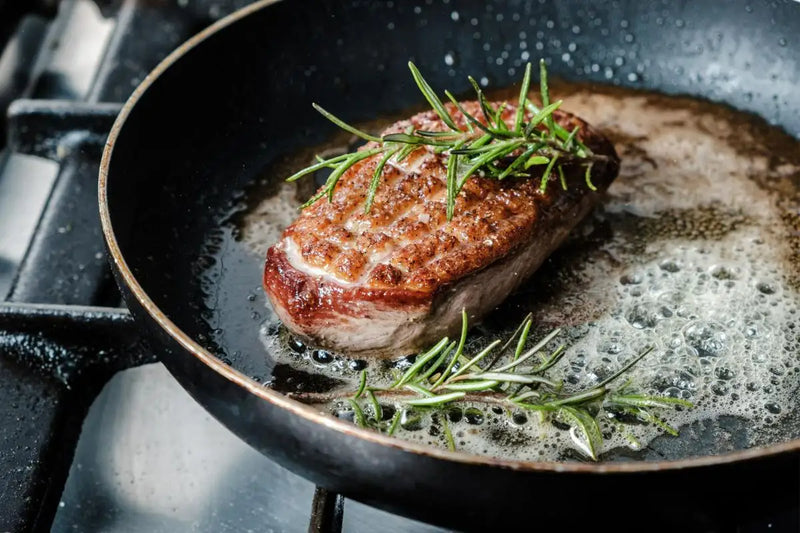 Memasak steak dengan teflon
