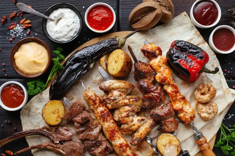 Daging BBQ dengan aneka saus