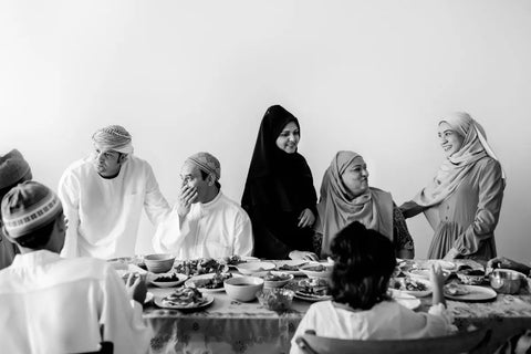 keluarga muslim sedang merayakan Ramadan