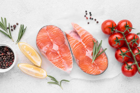 Ikan salmon dan irisan sayur